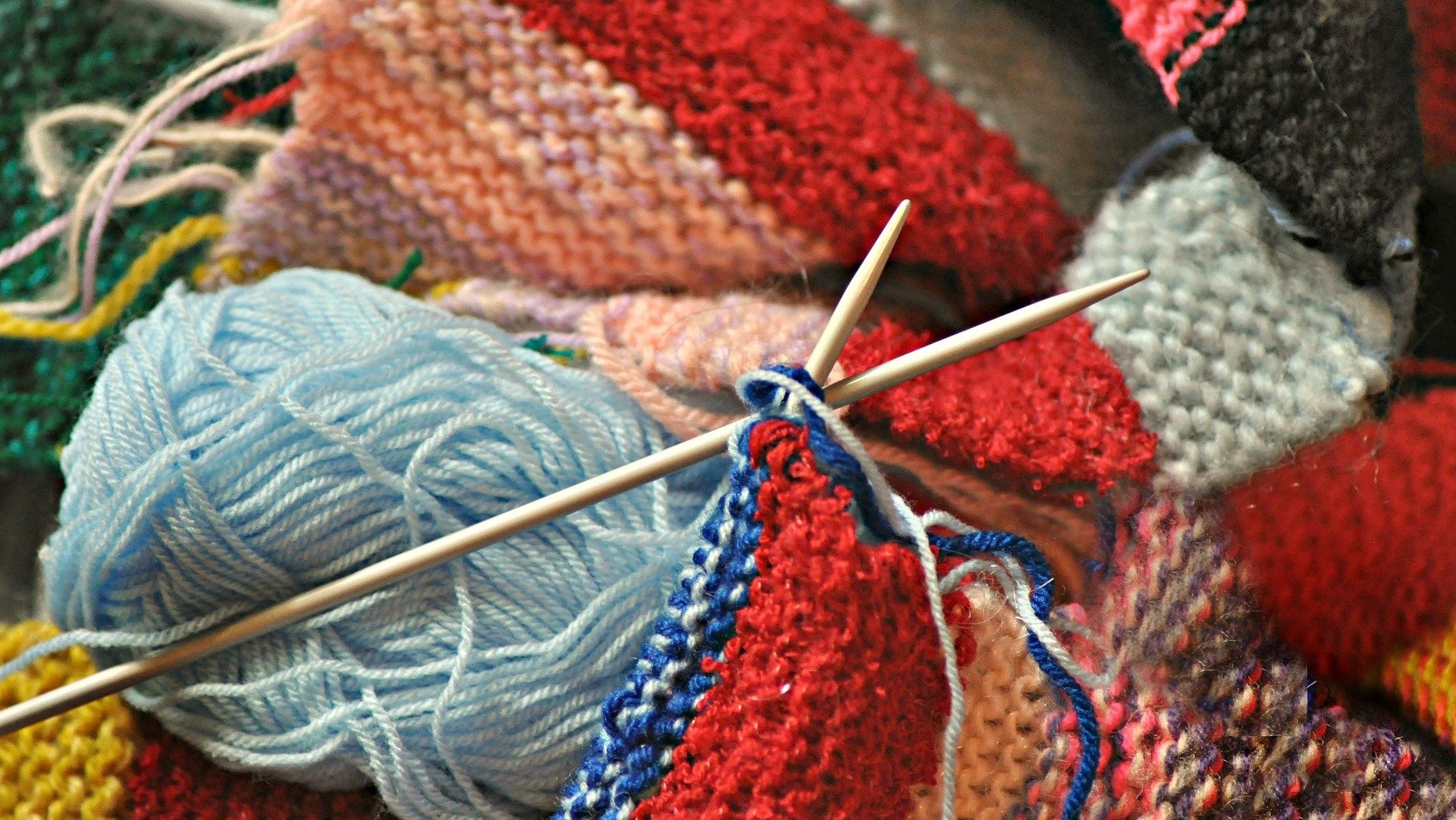 Genrebild stickning virkning sy handarbete Stickisdag