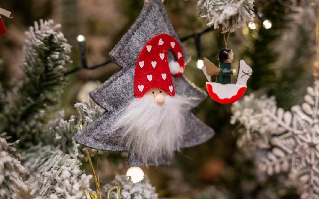 Julpyssel med glögg och lussebullar