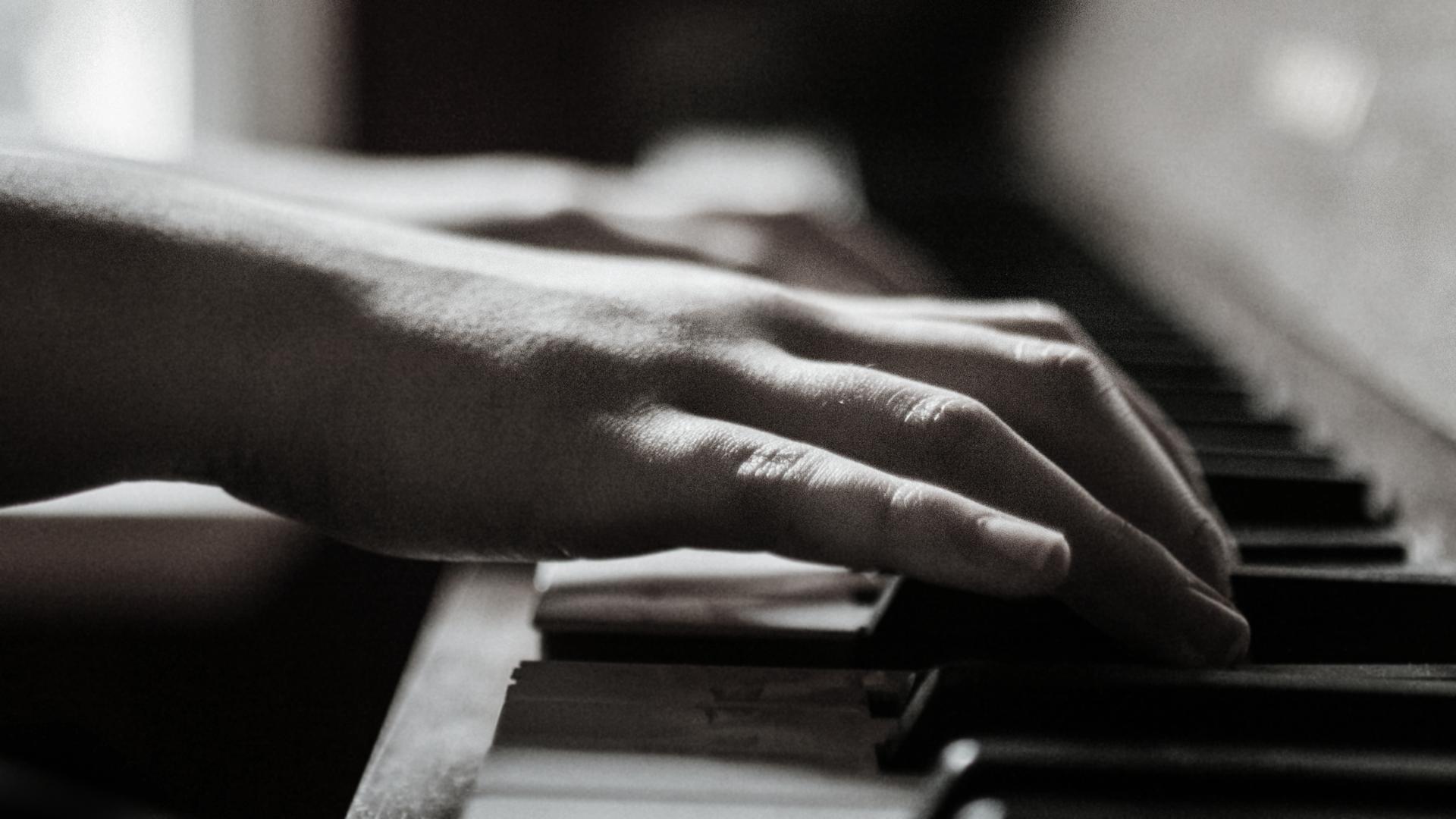 dekorativ bild Två och en Flygel Sensommarkonsert med blåskvintett och piano