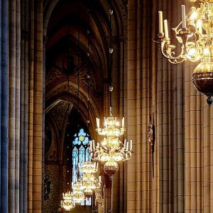 Foto av Uppsala domkyrkas interiör.