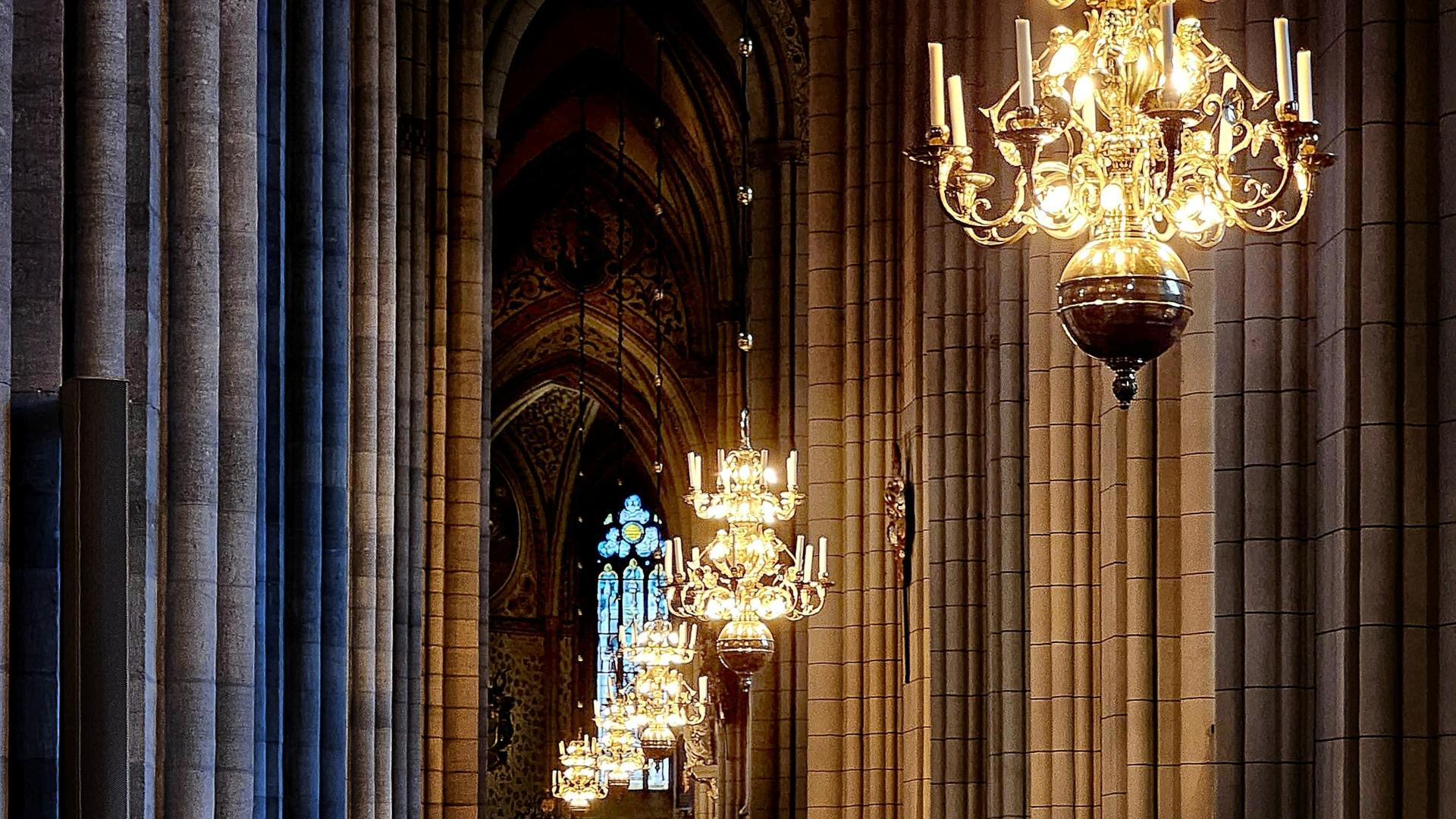 Foto av Uppsala domkyrkas interiör.