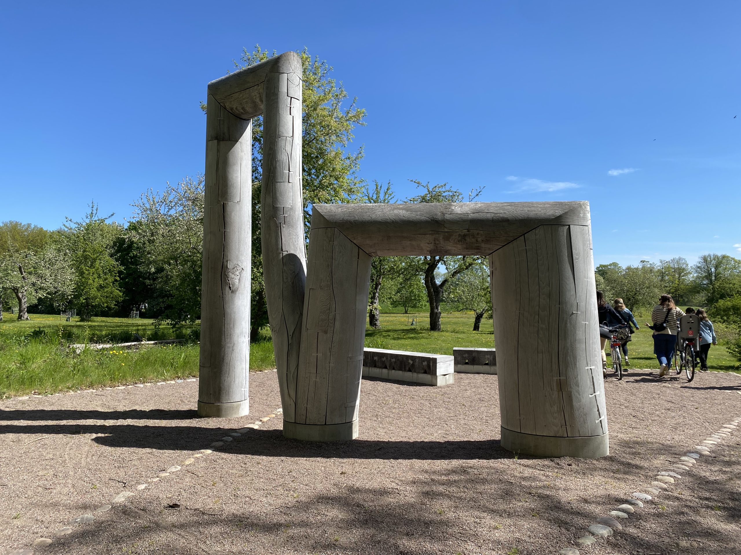 Hospitalträdgården med konstverket Parallella rum