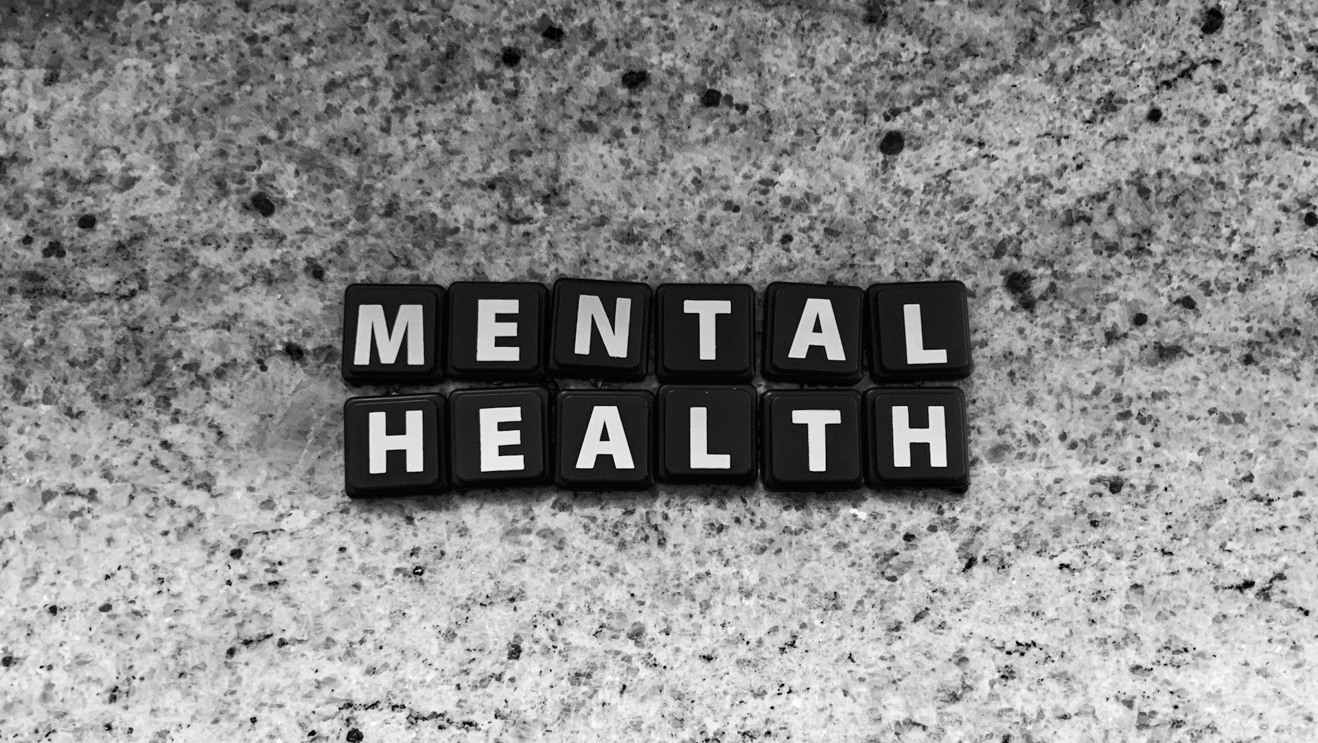 Brickor med bokstäver på stavar orden "Mental health" Hemmasittare är inte en ovilja