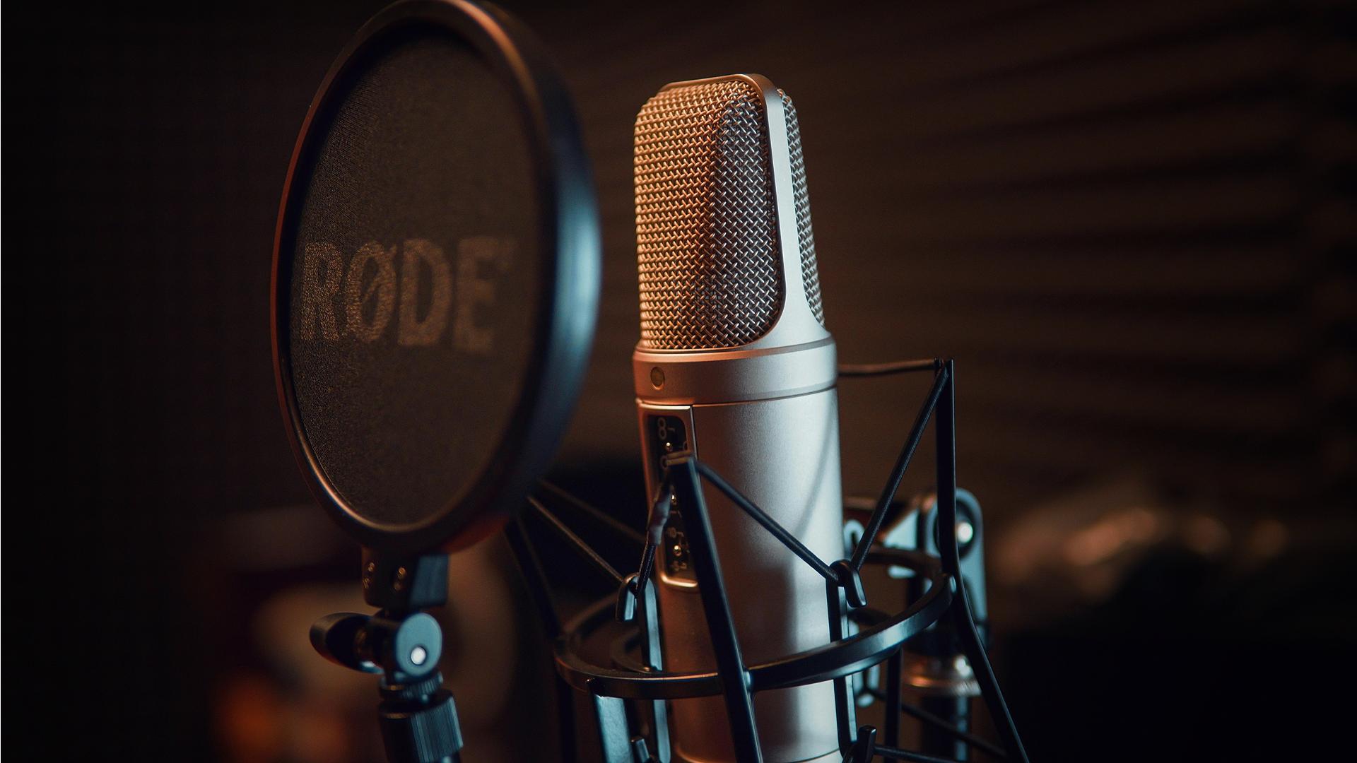 Dekorativ bild på en studiomikrofon