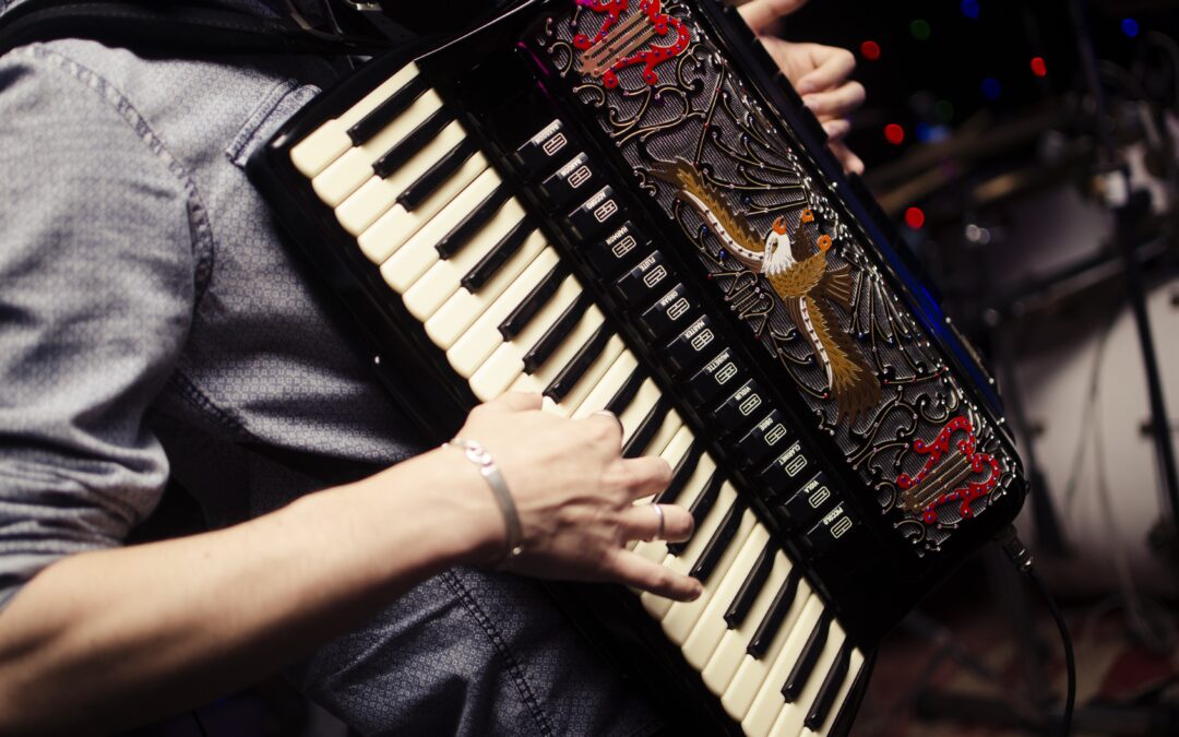 Musikcafé på Mötesplats Lyckträffen: Allsång med Lagga spelmän