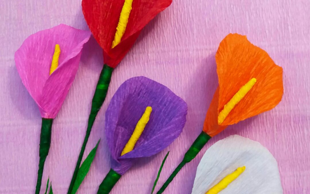 Gör fina blommor i kräppapper!