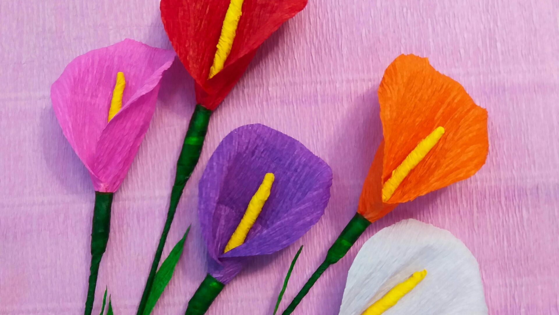Färgrika blommor i papper