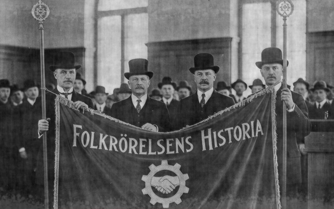 Folkliga fanor i Uppland: färg, form och motiv