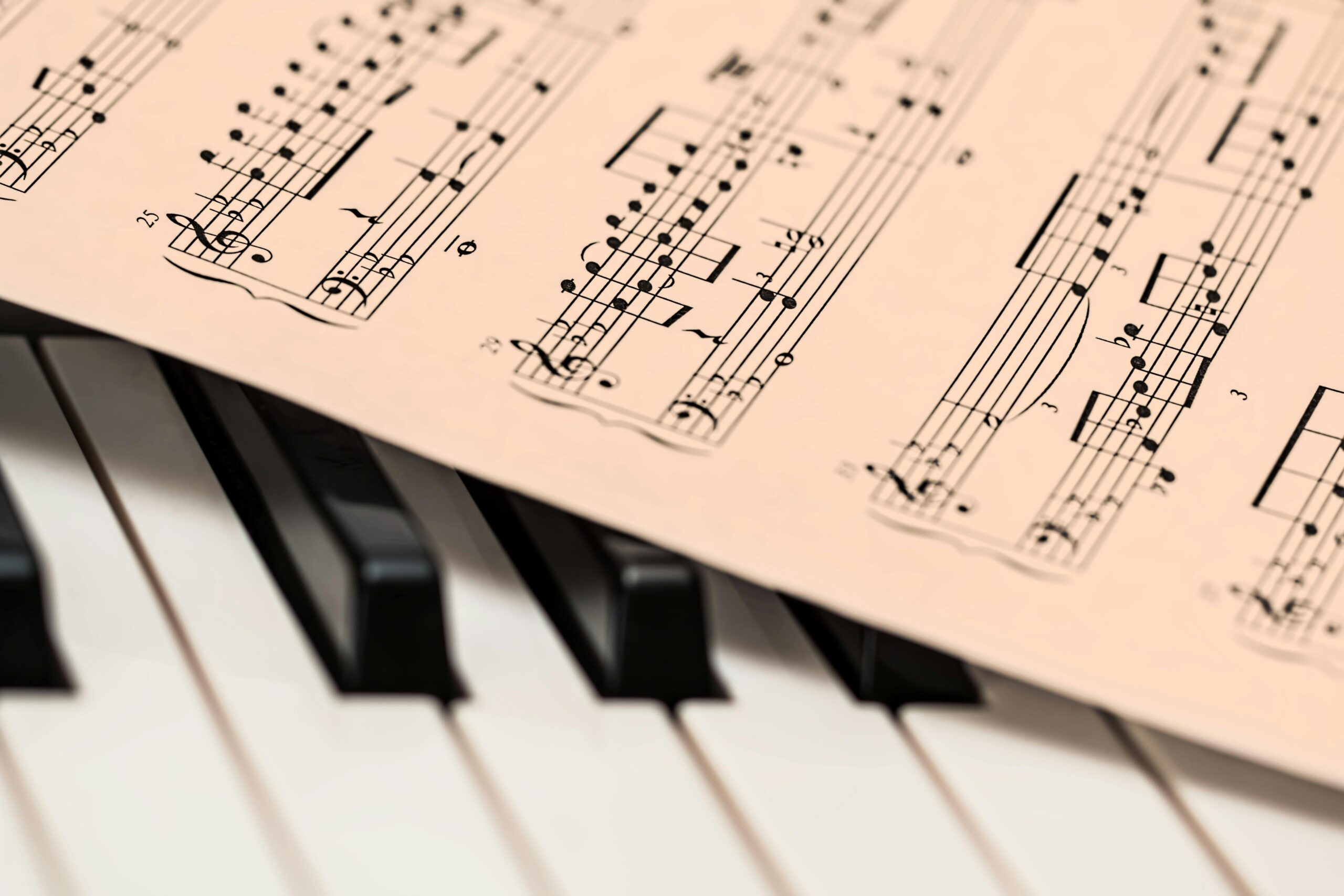 Pianotangenter och notblad Five Centuries of English Sacred Music