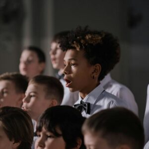 Bild på barn som sjunger i kör. The Chapel Choir of Christ´s College