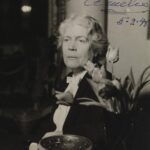 Svartvitt porträtt av Amelie Posse