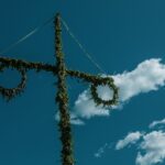Bild på en midsommarstång.