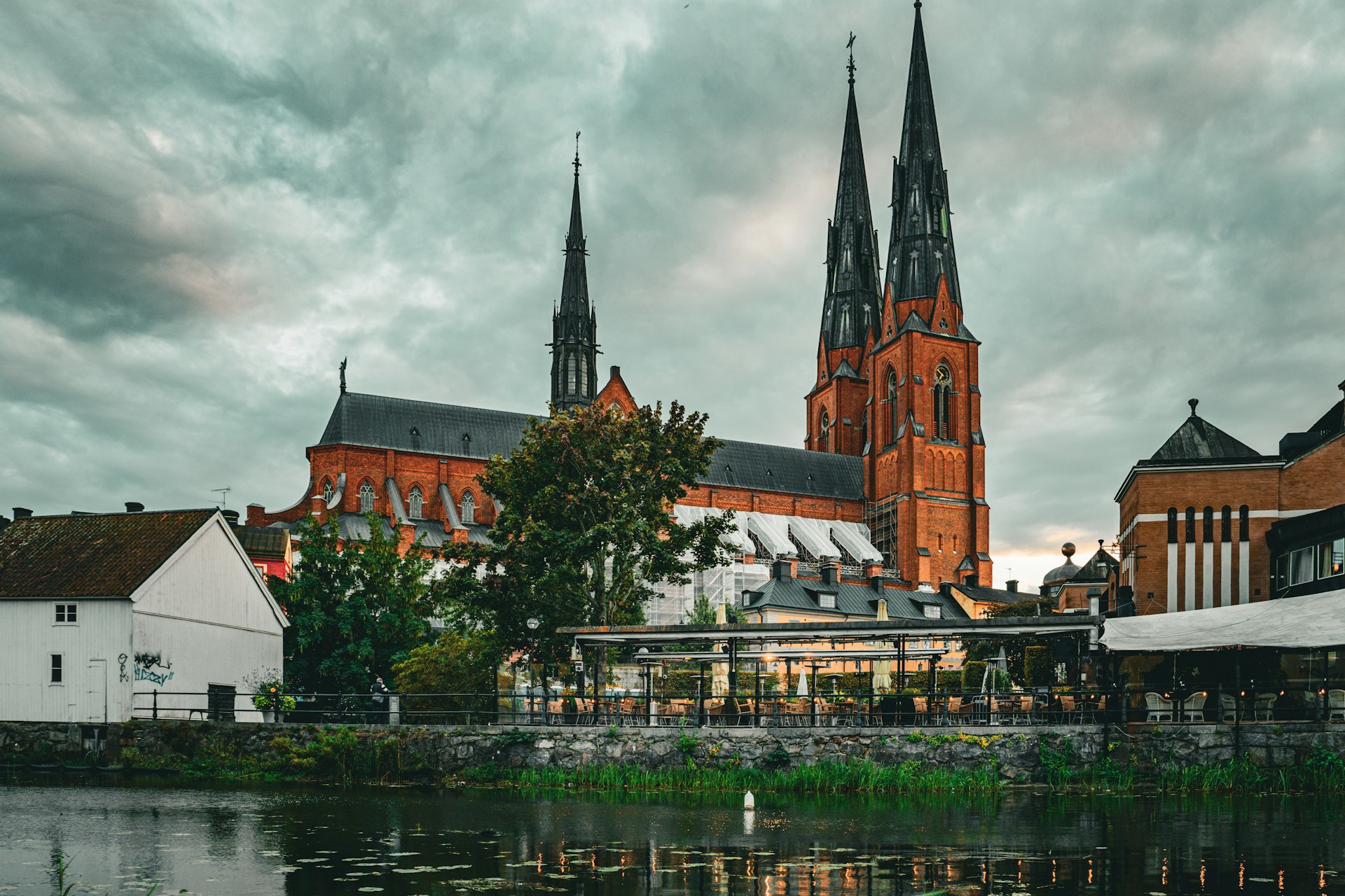 Bild på uppsala domkyrka