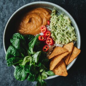 Bild på en vegansk bowl. Hälsosam middag.