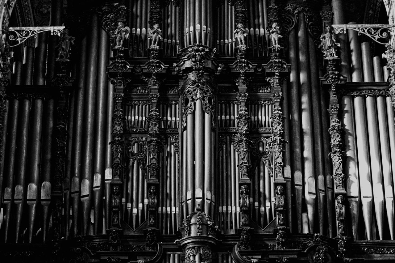 Vacker gammal orgel