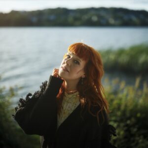 Porträtt av författaren Marie Lok Björk.