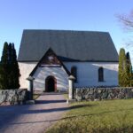 Ekeby kyrka som illustrativ bild till guidad kyrkogårdsvandring i Ekeby.