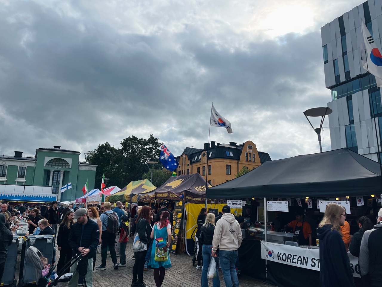Internationell matmarknad på Vaksala torg
