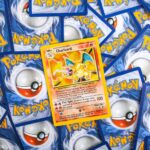 Bild på en massa pokemon kort.