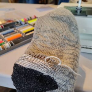 Lagning av socka med hjälp av symaskin