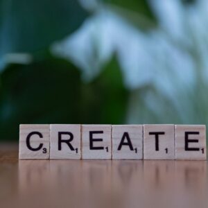 Träbokstäver som stavar "CREATE".