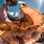 par dansar flamenco med stor kjol