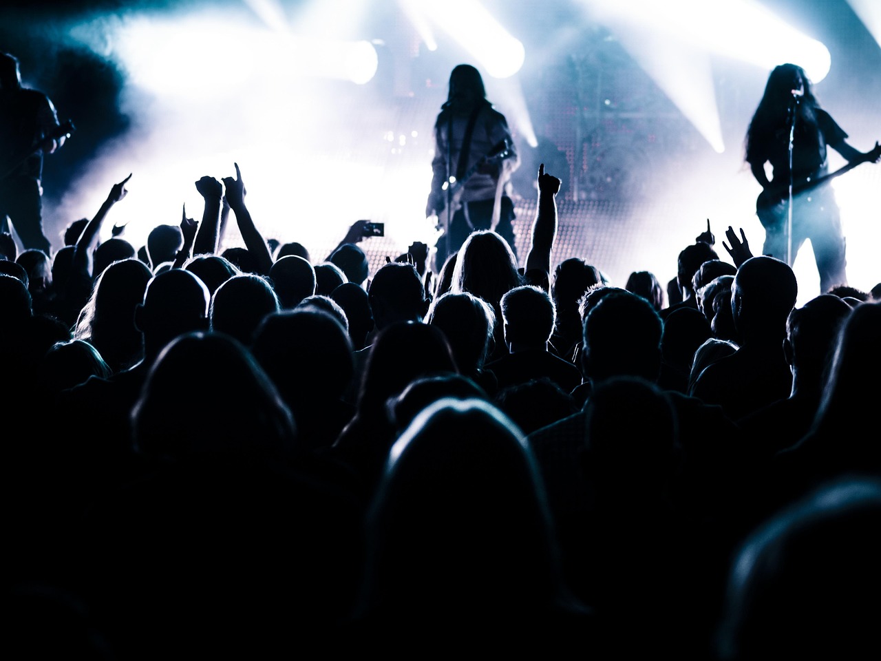 En rockkonsert med stor publik