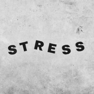 En grå bakgrund med ordet "stress" i svart på.