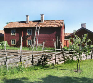 Nyvlastugan, friluftsmuseet Disagården, Gamla Uppsala, från bygatan.